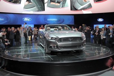 Ford chính thức ra mắt chiếc Mustang 2015